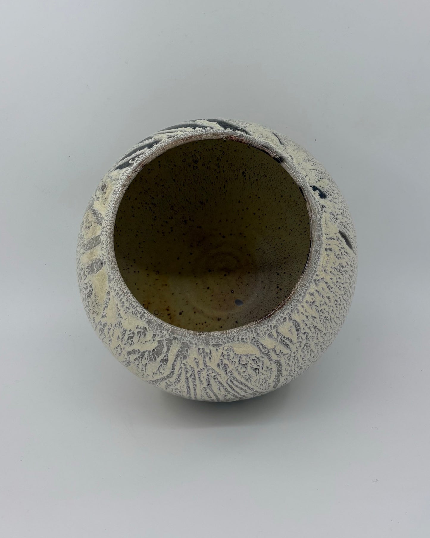 Stream-Enterer Moon Vase by BEN SUGA
