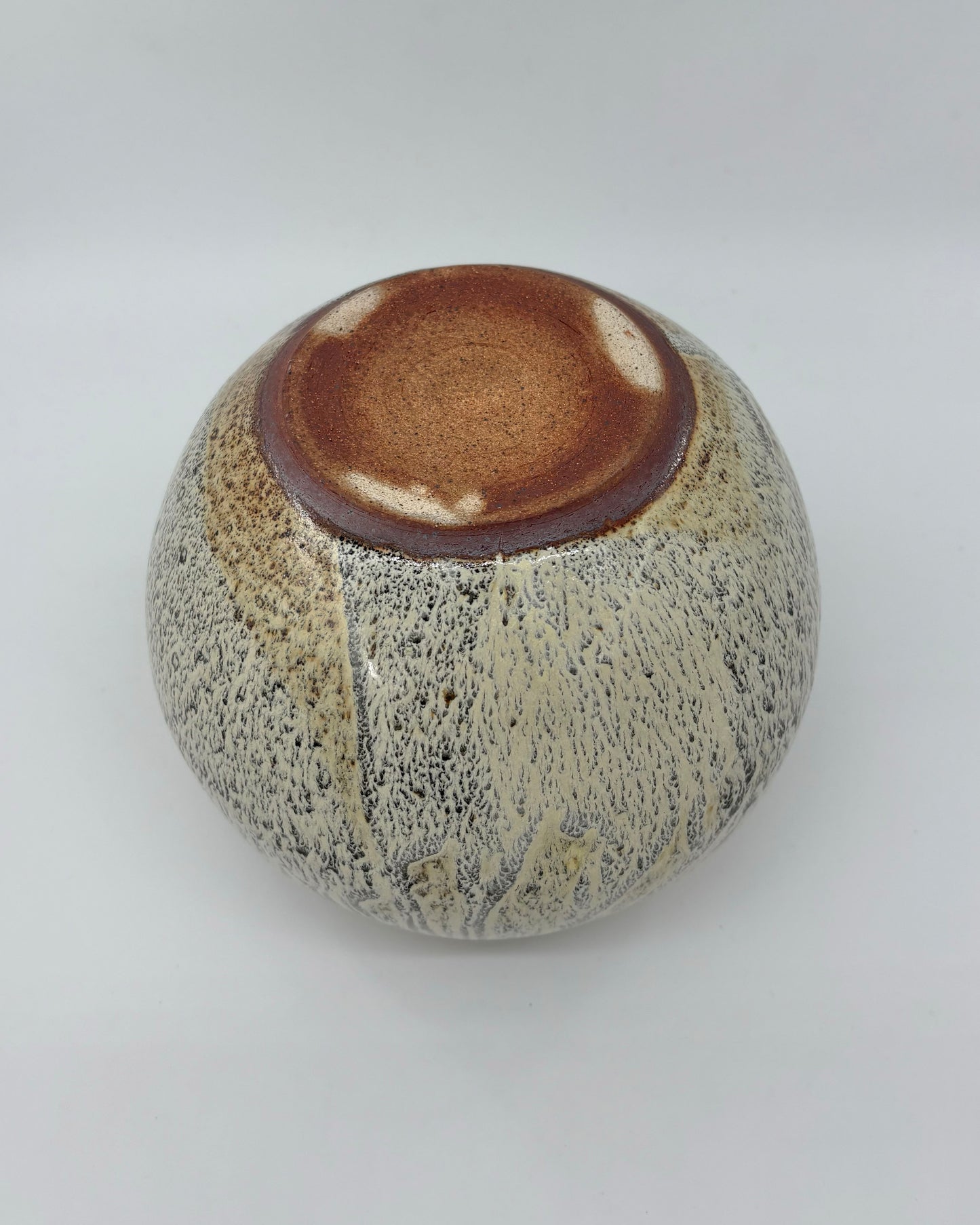 Stream-Enterer Moon Vase by BEN SUGA