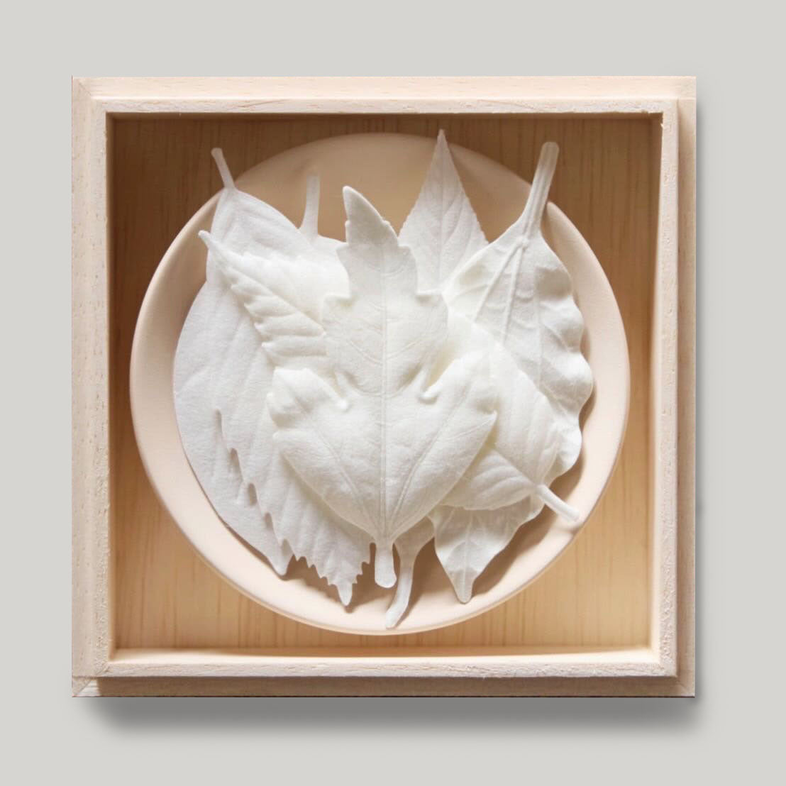 HA KO Paper Incense - Wood Box Set with a plate