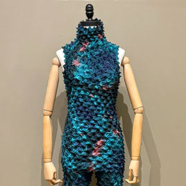 Spiky Shibori Sleeveless Top With "Nijimi" Pattern